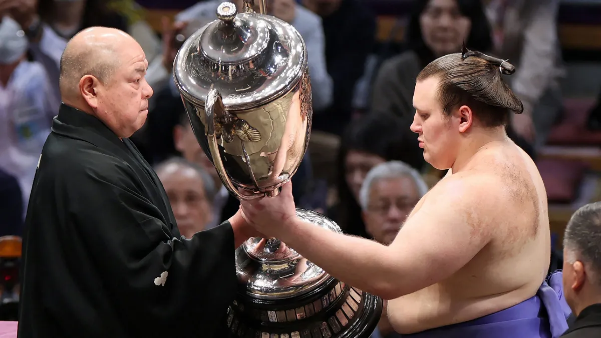 Українець Явгусишин вдруге поспіль виграв Кубок Імператора: сумоїст майже досягнув найпрестижнішого рангу