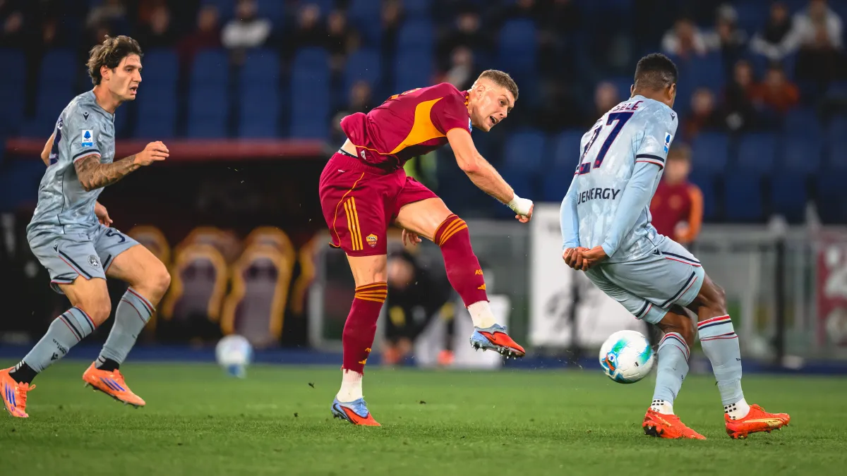 Довбик зазнав травми напередодні вирішальних матчів збірної України: форвард Роми не зміг дограти матч Серії А