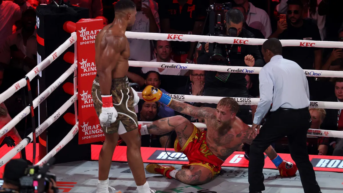 Три нокдауни і нокаут: Джошуа і Джейк Пол достроково визначили переможця одіозного бою в Маямі