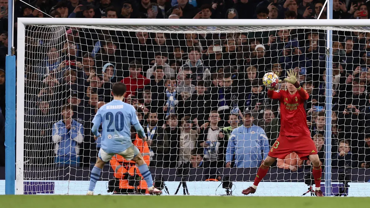 «Просто стій по центру»: тренер воротарів Реалу згадав, як Лунін взяв пенальті Бернарду Сілви у 1/4 фіналу ЛЧ