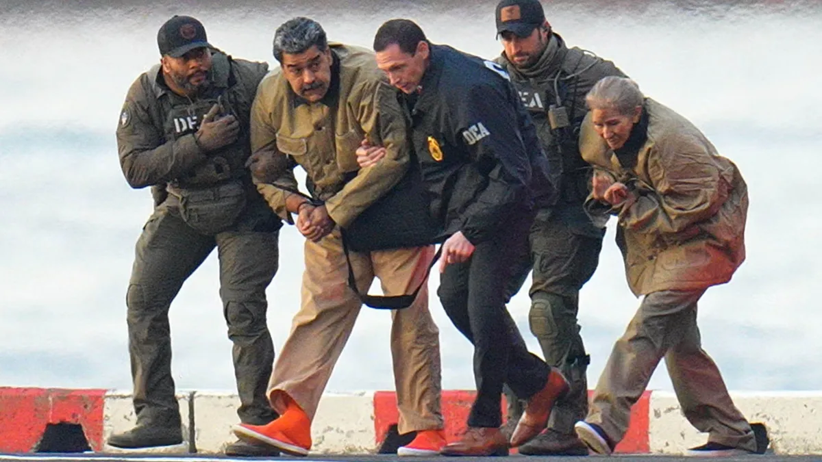 Трамп зробив касу фірмі Nike: у США зросли продажі спортивного костюму, в якому затримали президента Венесуели