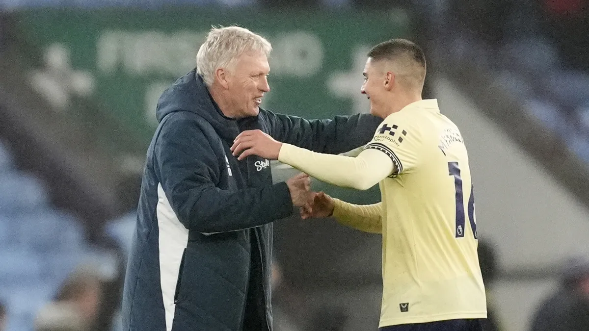 Миколенко не зіграв за Евертон проти Манчестер Юнайтед: Мойєс пояснив своє рішення