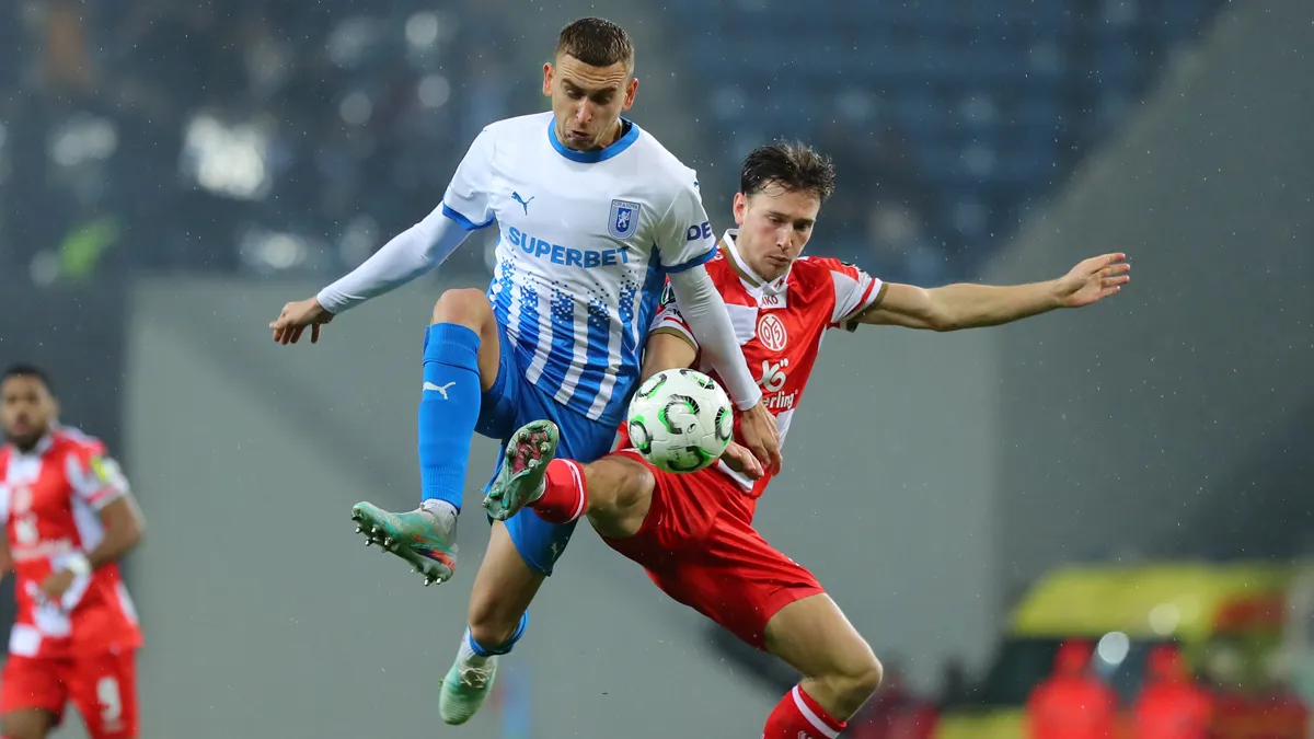 Романчук був визнаний найкращим захисником року в Румунії: українському оборонцю вистачило пів року