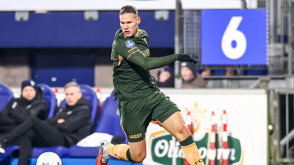 «Дуже корисний матч для Степанова»: головний тренер Утрехта оцінив виступ українця