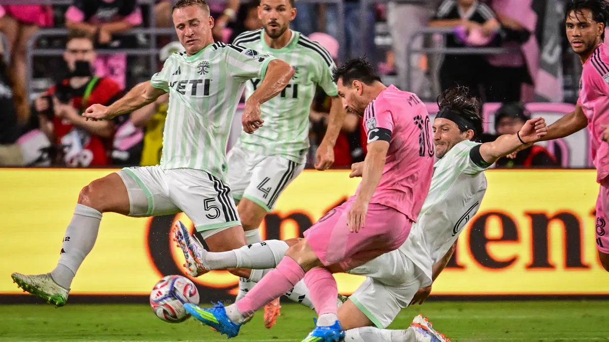 Непотрібний збірній, потрібний клубу: Сваток двічі перелетів через океан, щоб зіграти проти Мессі