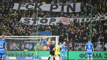 Воїн ЗСУ на фоні палаючого кремля: фото яскравого перформансу наших фанатів на матчі Україна – Ісландія