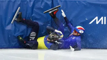 Українець впав, але пройшов до півфіналу Олімпіади у шорт-треку: деталі цікавого рішення суддів