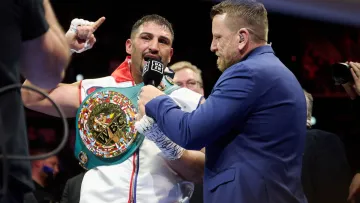 «Усик або поб'ється зі мною, або звільнить титул»: Усик почув жорсткий ультиматум від Кабаєла