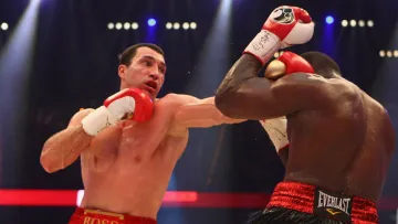 Бив Леннокса Льюїса та програвав Кличку: повернення колишнього чемпіона світу завершилося фіаско