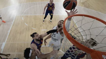 Лень дебютував за Реал у матчі з Барселоною: як зіграв український баскетболіст за мадридський клуб