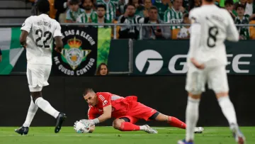 «Ті з вас, хто обливав його брудом, повертайтеся до свого села»: фанати Реалу оцінили гру Луніна з Бетісом