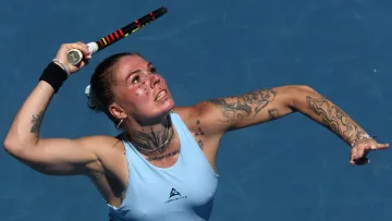 «Дрон поцілив через дорогу»: Олійникова після дебюту на Australian Open вдягнула провокаційну футболку (фото)