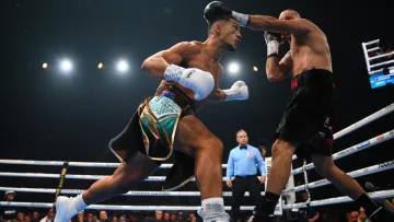 Австралійський Усик здобув перемогу шаленим нокаутом: відео моменту, який закінчився крововиливом у мозок