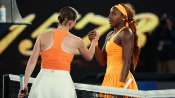 «Інакше просто буду різкою з людьми навколо мене»: Гофф розбила ракетку після поразки від Світоліної