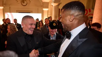 Джошуа розпочав співпрацю з командою Усика: промоутер британця пояснив, навіщо це боксеру