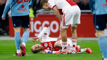 «‎Нікому такого не побажаєш»: тренер Аякса вперше заговорив про травму Зінченка