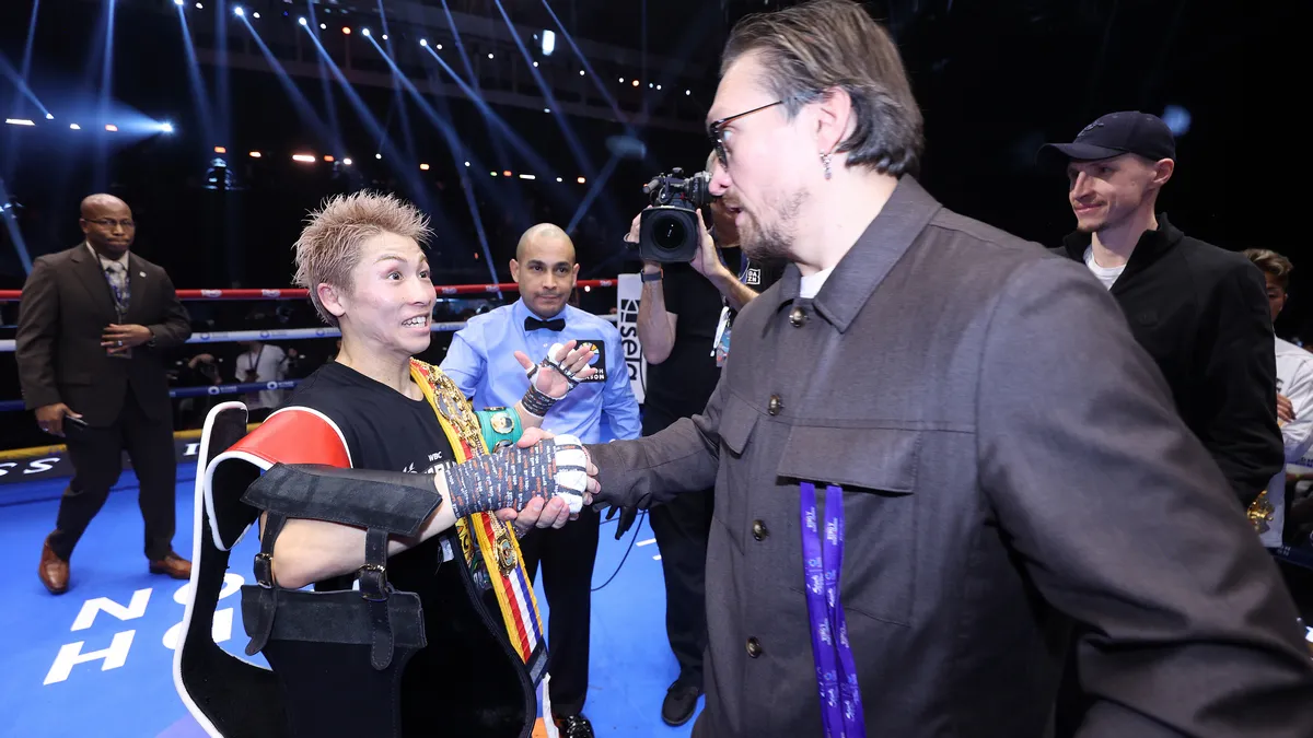 Вийшов на ринг і виступив із заявою: Усик відреагував на перемогу абсолютного чемпіона Іноуе