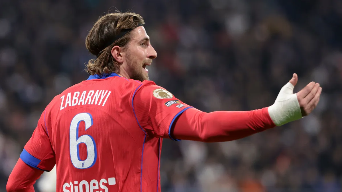 «Найгірший захисник в історії»: фанати ПСЖ оцінили гру Забарного у програному матчі Кубка Франції