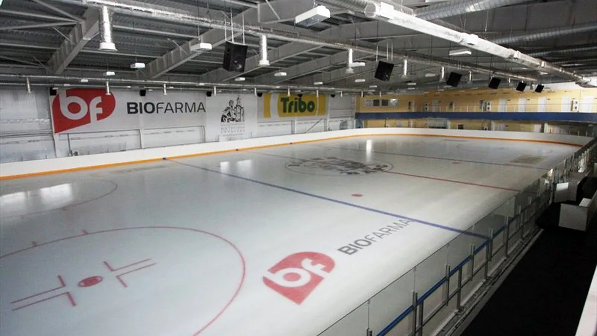 Домашня арена хокейного клубу постраждала від обстрілу: відео пошкоджень льодового палацу у Білій Церкві