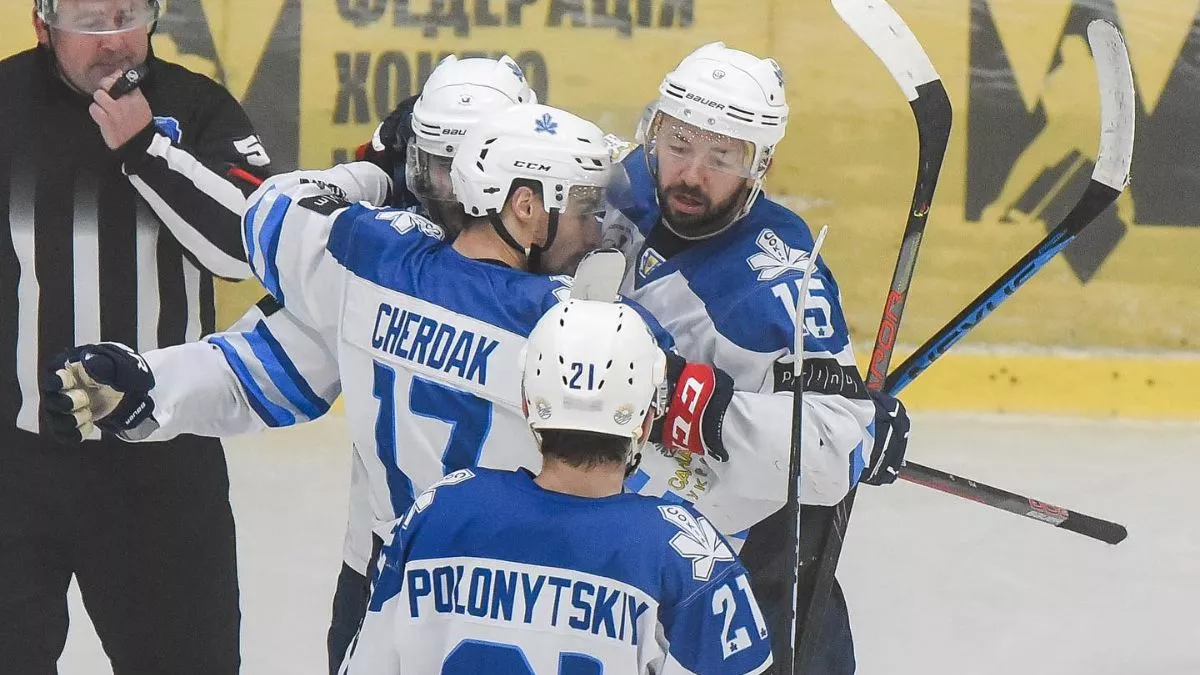 Сокіл впевнено переміг Дніпро та вийшов на перше місце в УХЛ: матч переривався через повітряну тривогу