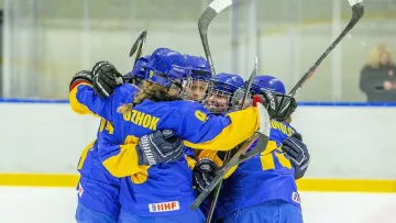 Збірна України U-18 провела контрольний матч у Канаді: наші хокеісти поступилися в овертаймі