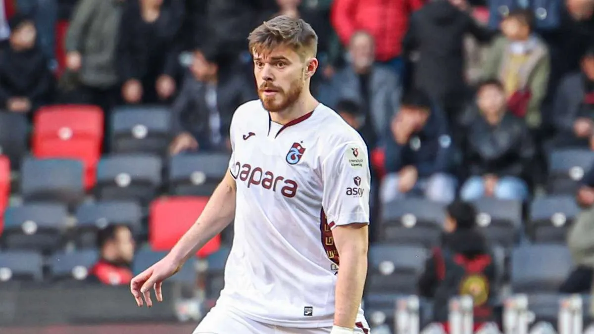 Онана вклав Батагова на газон: українець був змушений тягнути час у матчі Трабзонспора