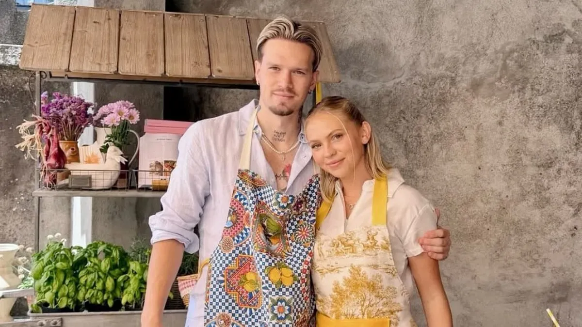 «Найщасливіший чоловік у світі»: нові фото дівчини Мудрика змусили підписників заздрити українському вінгеру