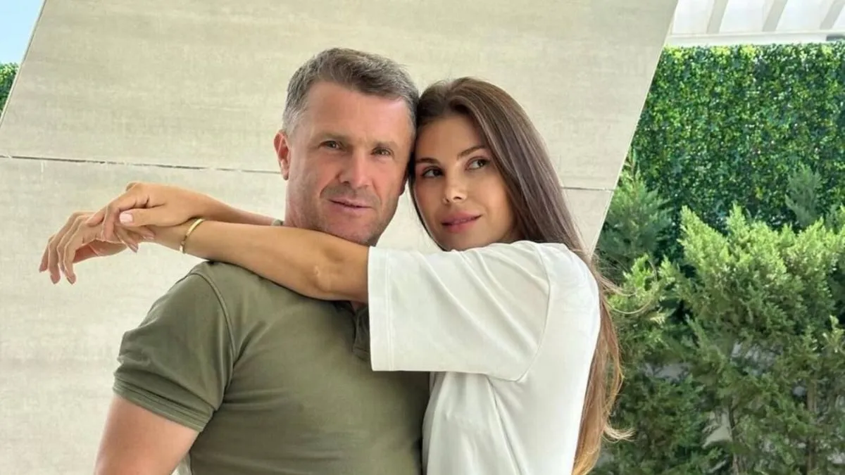 Шампанське біля басейну у приємній компанії: дружина Реброва розсекретила, чим він займається