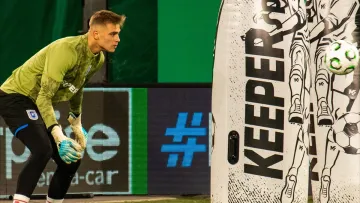 Не Різник і не Нещерет: український воротар входить у топ-5 голкіперів Ліги конференцій за кількістю сейвів