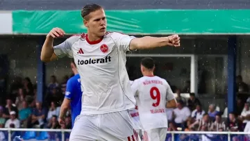 Український форвард повернеться до клубу Бундесліги: ним цікавляться одразу шість команд