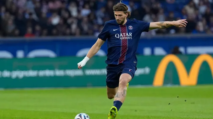 Забарний зіграв проти Ліона у матчі чемпіонату Франції: ПСЖ здобув перемогу і очолив турнірну таблицю
