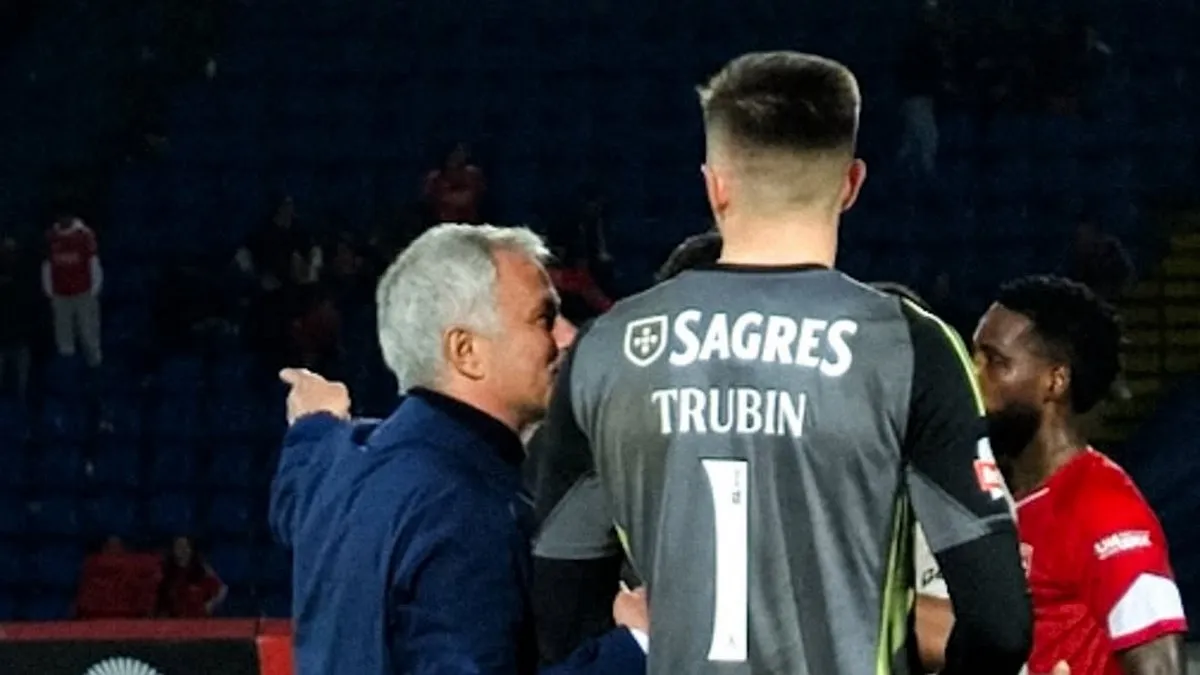 Трубін та його результативна помилка у матчі Бенфіки: Моурінью підійшов до українського кіпера прямо на полі