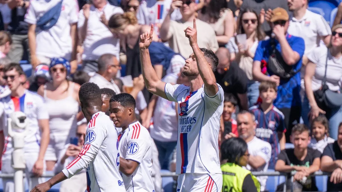 «За лічені секунди поставив крапку в матчі»: фанати Ліону оцінили дубль Яремчука Осеру