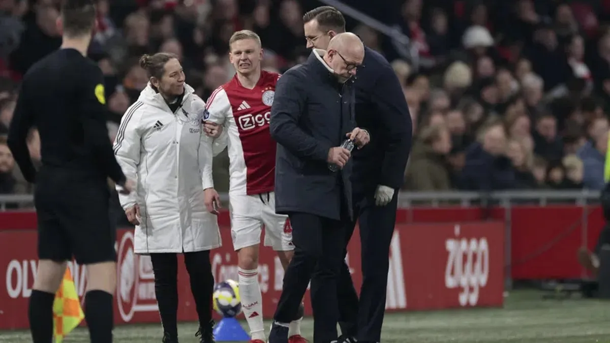 «‎Сподіваємося, що все буде добре»: капітан Аякса відреагував на травму Зінченка у дебютній грі у старті