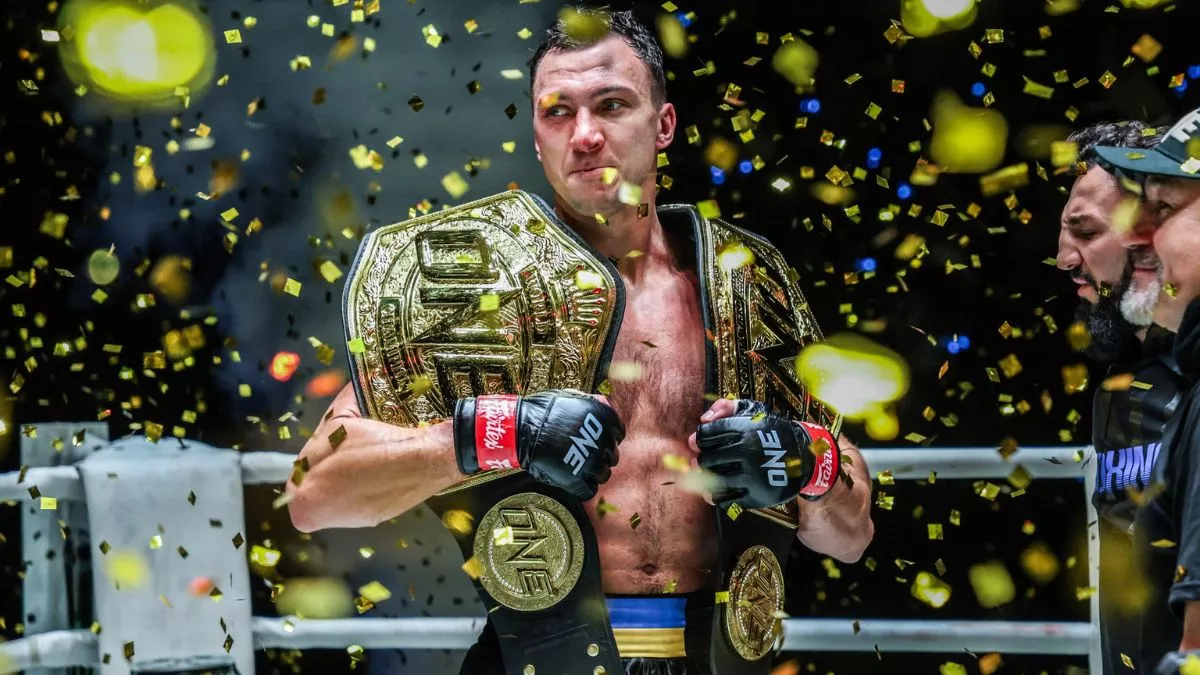 Українець нокаутував чемпіона світу з тайського боксу та здобув титул: відео яскравої перемоги