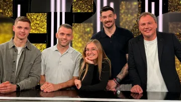 Колишні та нинішні гравці Динамо та Шахтаря об'єдналася заради спільної мети: їх показали на телебаченні