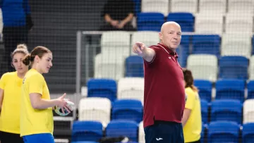 Жіноча збірна України з гандболу залишилася без тренера: чому Андронов вирішив покинути команду
