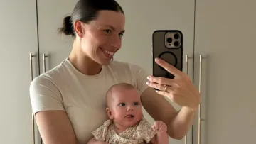 «В самісіньке серце»: Марина Бех-Романчук підкорила мережу зворушливою фотосесією з донькою