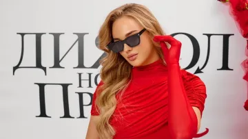 На запрошення Vogue: Білодід у образі «леді в червоному» підкорила прем’єру фільму «Диявол носить Прада 2»