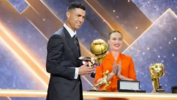 Українка винесла престижний трофей для Кріштіану Роналду: що про неї відомо та як вона виглядає