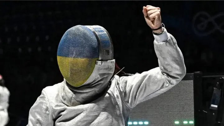 Гучний скандал на ЧС-2025 з фехтування: трьох вболівальників вивели з арени за прапори України та Грузії