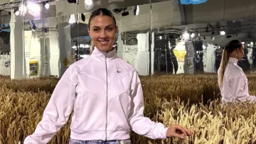 «Це дійсно WOW»: олімпійська чемпіонка Харлан відвідала патріотичну виставку у Києві і поділилася враженнями