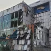 Через обстріл Дніпра постраждав спорткомплекс «Метеор»: фото руйнувань 