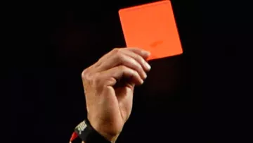 Ющенку б точно сподобалося: футбольні судді зможуть давати гравцям помаранчеві картки
