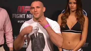 «Я був проти всього цього»: боєць UFC з Харкова пояснив, чому вийшов на бій у футболці з зображенням путіна