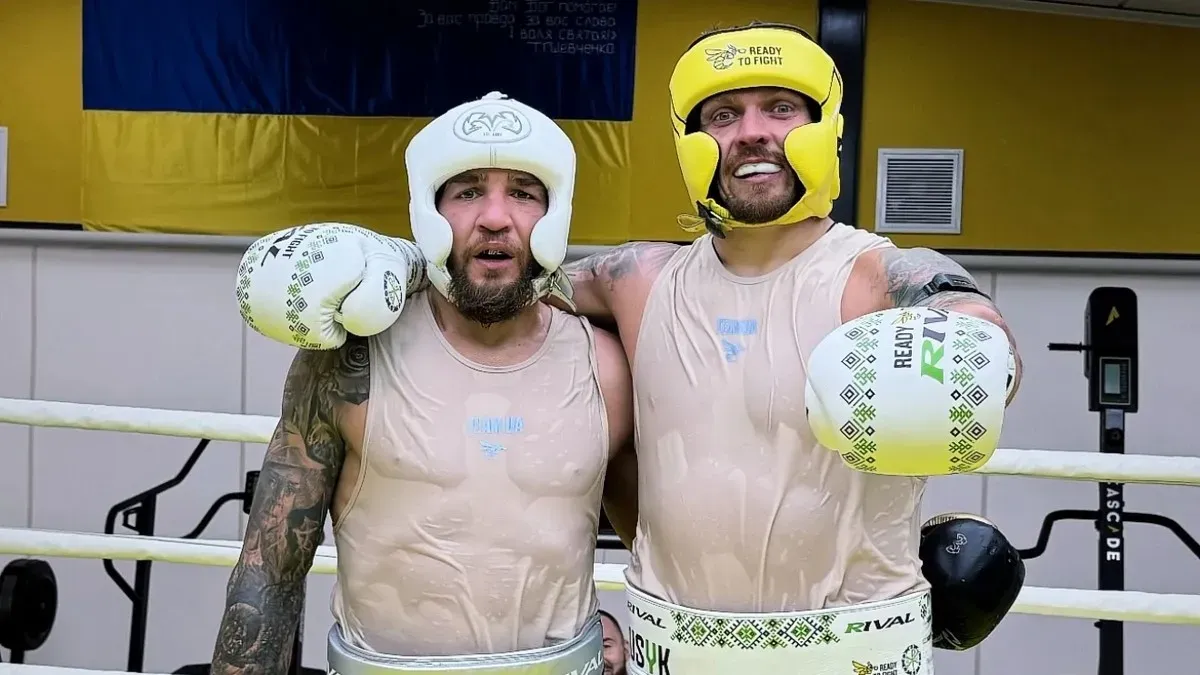 Усик зустрівся у спарингу з колишнім чемпіоном, але не з боксу: українець звернувся до зіркового промоутера
