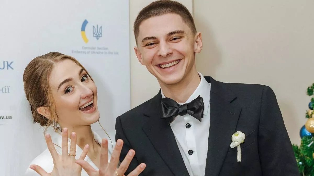 Футбольна Україна втратила холостяка: зірка національної збірної з АПЛ офіційно одружився