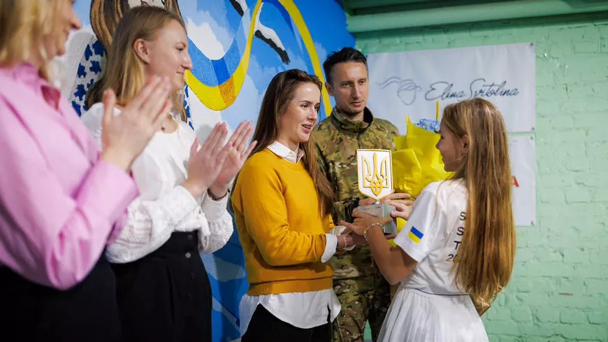 Світоліна та Стаховський нагородили переможців дитячого турніру: нагородження пройшло у бомбосховищі