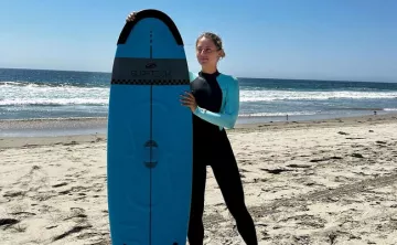 «Подумали: якщо загинемо, то хоча би займаючись улюбленою справою»: Костюк розповіла про любов до серфінгу