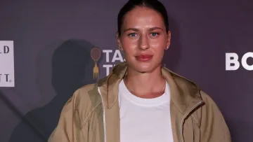 Гольф, карти, собачка і навіть «битва‎» у стилі кунг-фу: Костюк показала, як проводить час в США